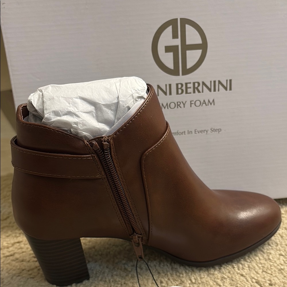 NEW! Giani Bernini Women's Brown Ankle Boots
